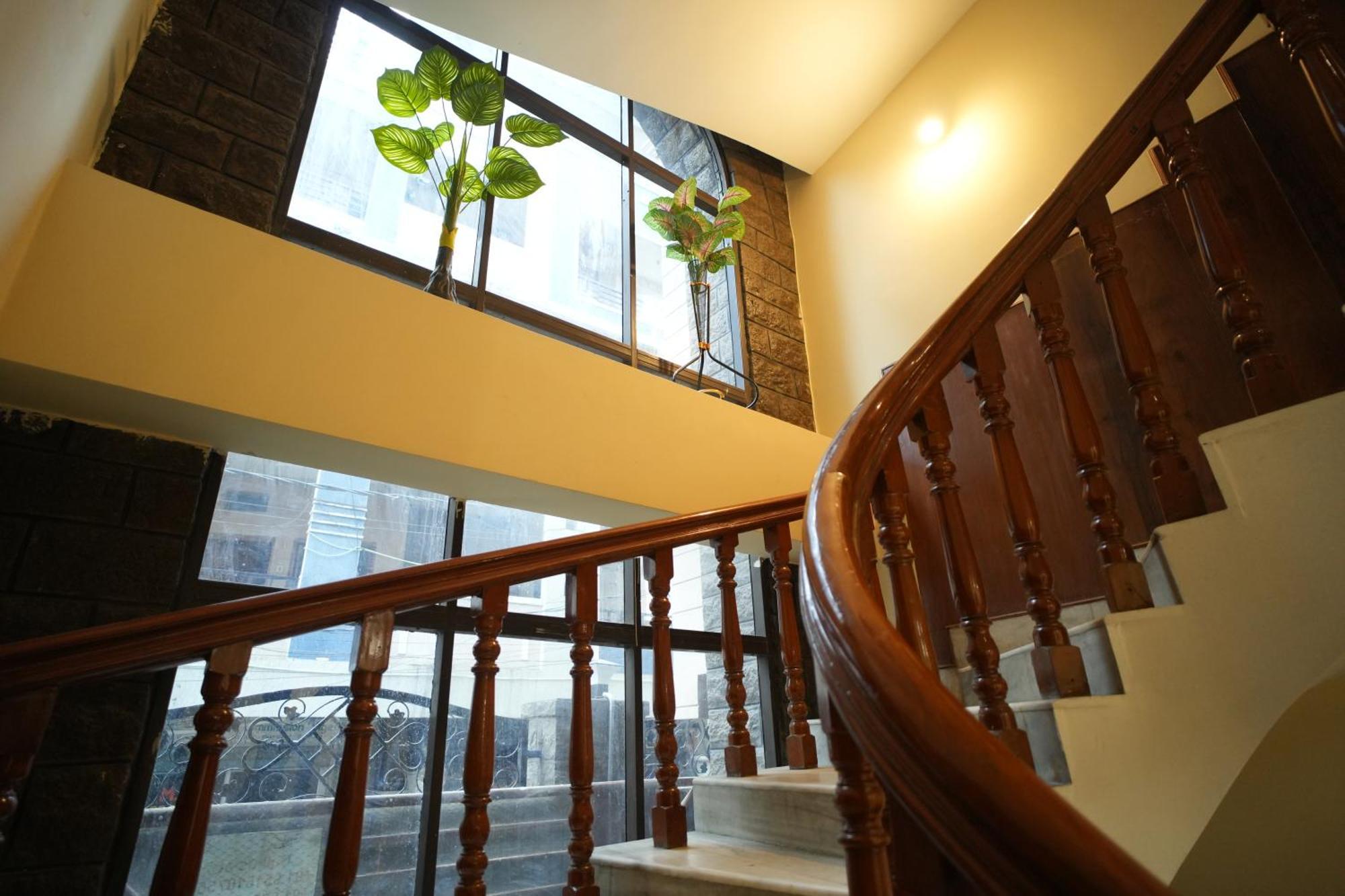 Hotel Kp Suites Metro Hyderabad Eksteriør bilde